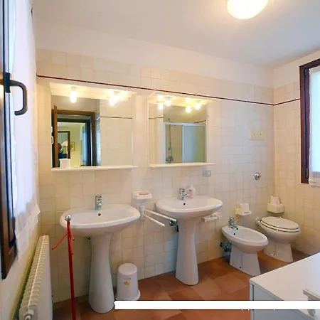펜션 Lignano Schoene Mit Privat Garten