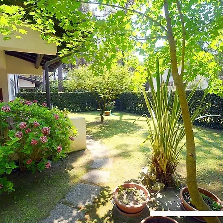 펜션 Lignano Schoene Mit Privat Garten 리그나노 사비아도로